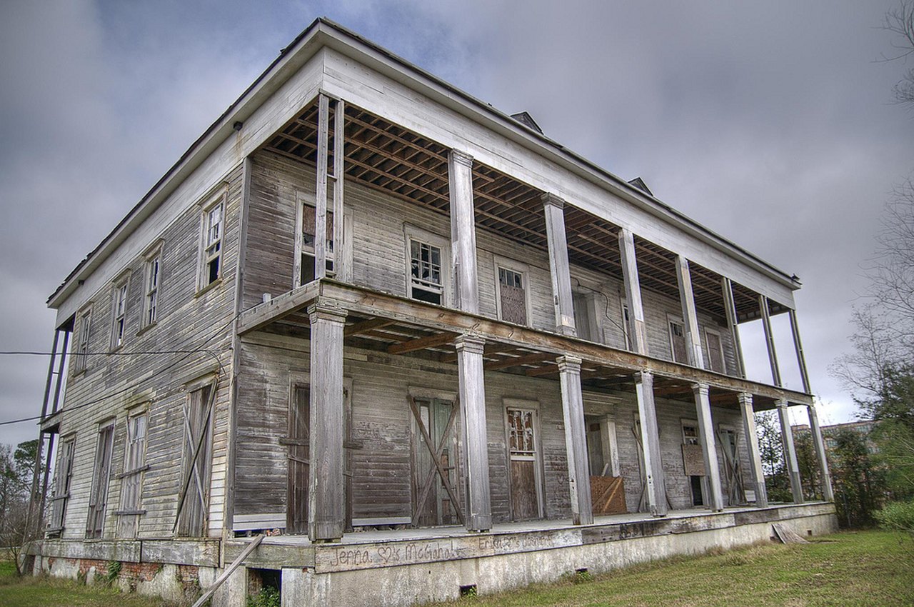 10 Haunted Places in Louisiana That Are Downright Creepy