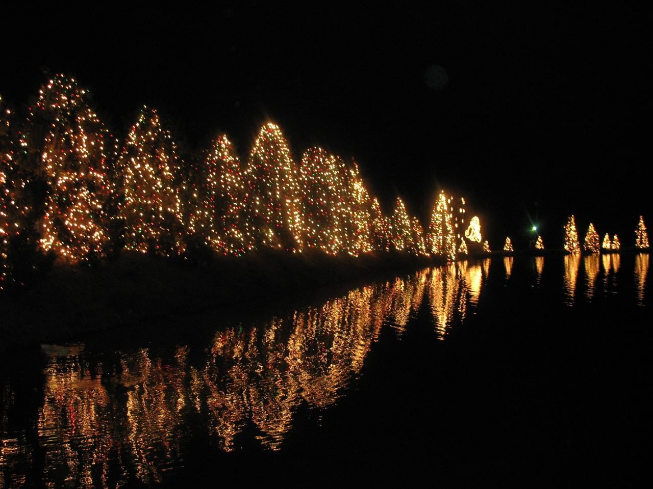10 Of The Best Places To Spend Christmas In North Carolina