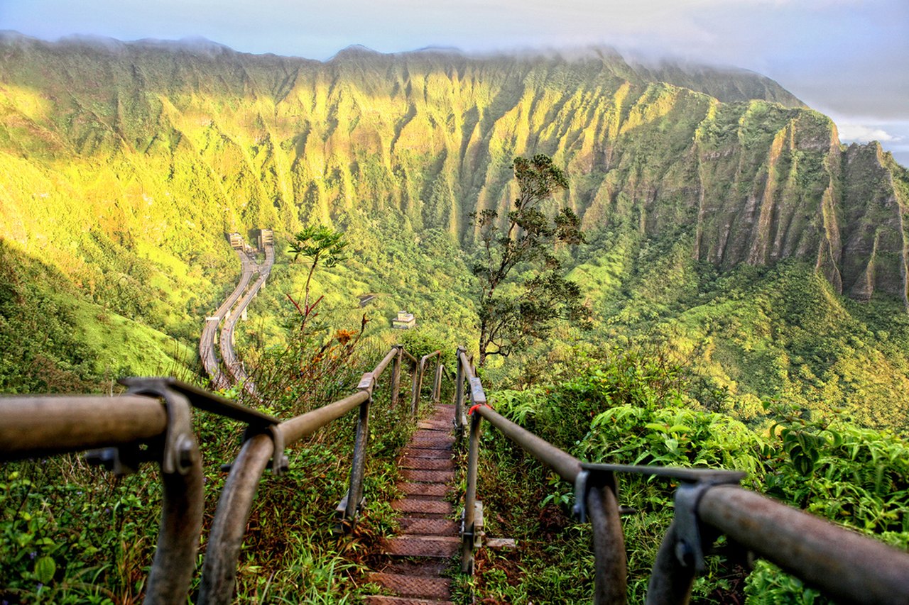 How To Do The (Illegal) Stairway To Heaven Hike in Hawaii