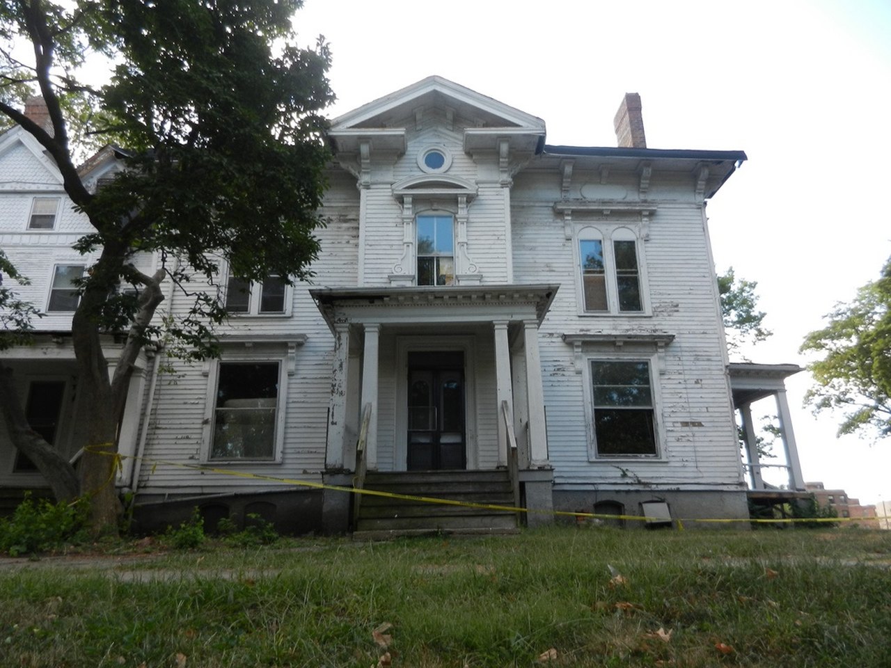 10 Creepy Abandoned Houses In Illinois