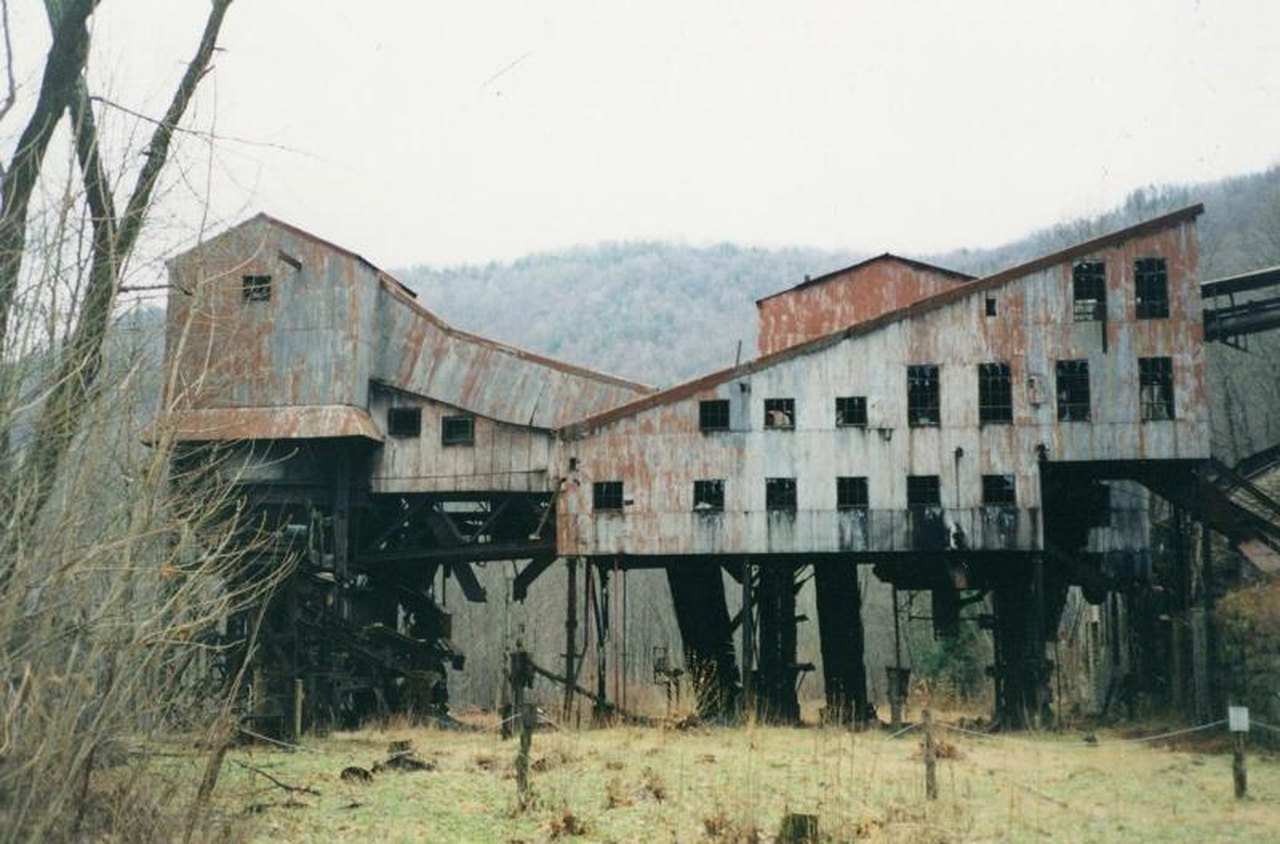 Kaymoor, West Virginia Is An Abandoned Mining Town pic