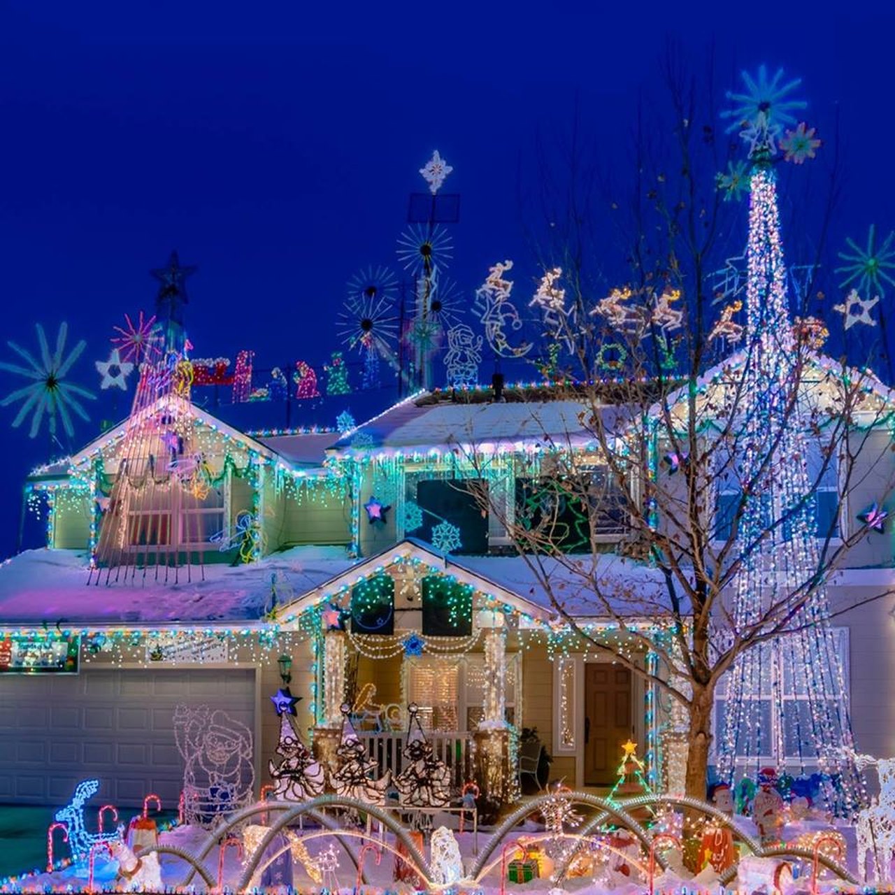 Hundreds of Vegas-area homes decked out for Christmas