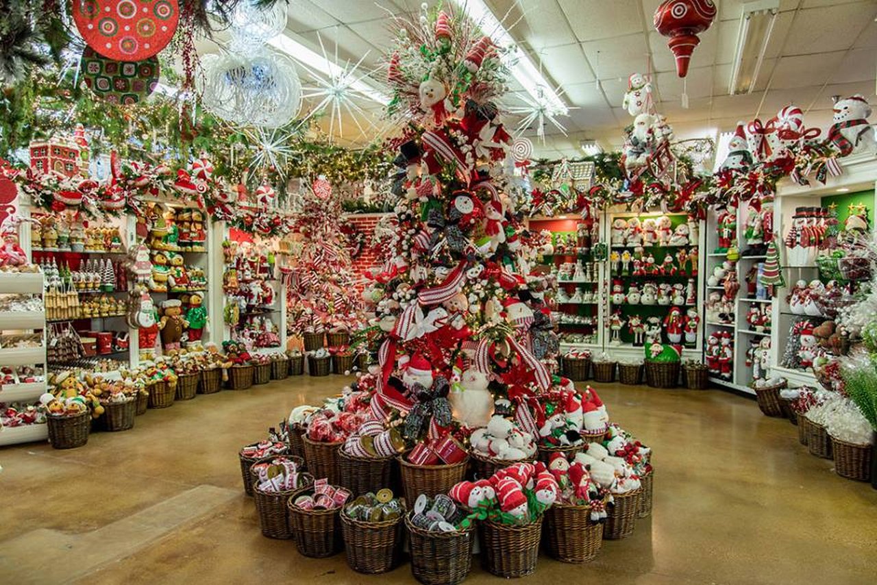 The Biggest Christmas Store In Texas Decorator s Warehouse
