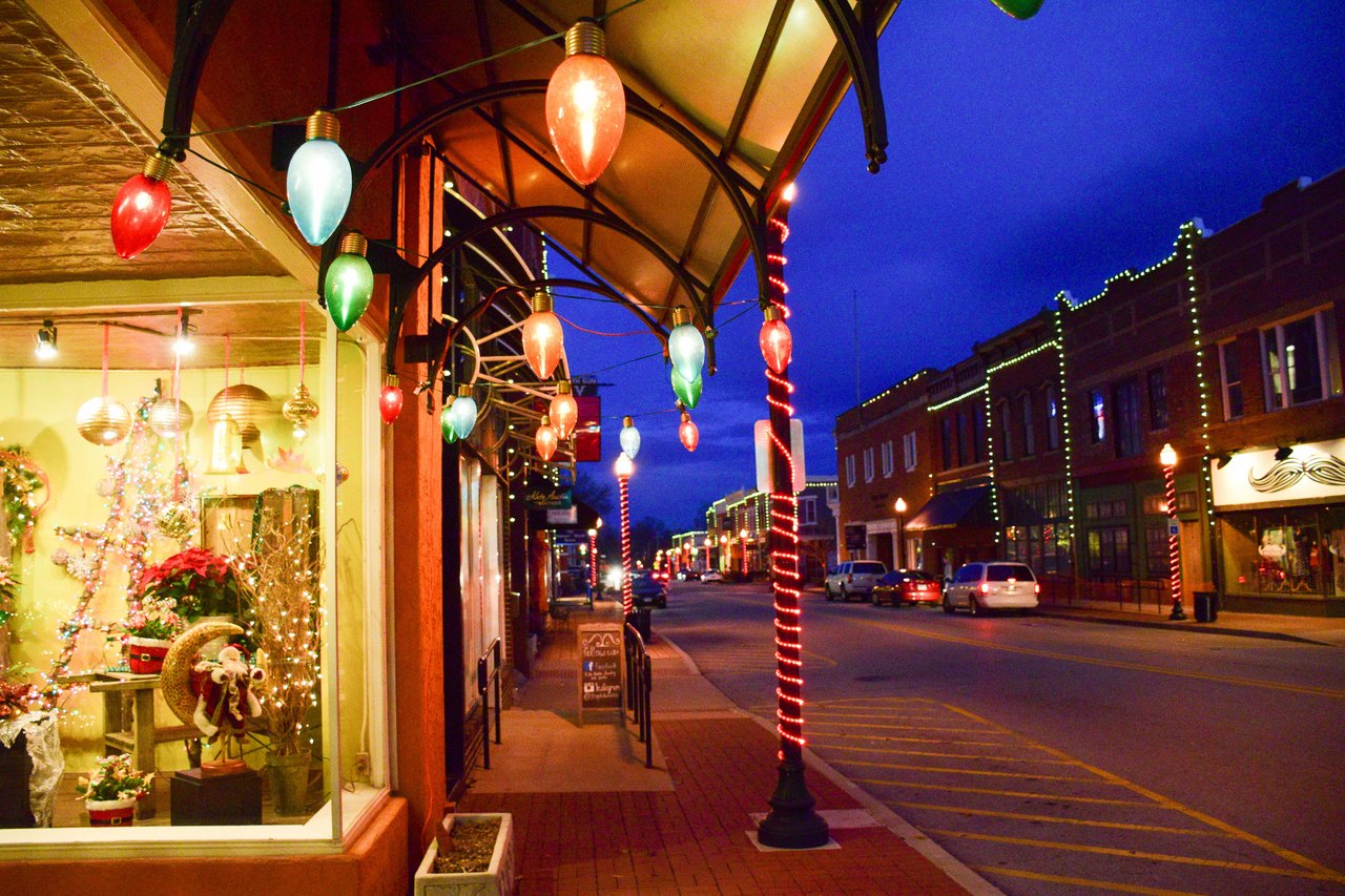 The 14 Best Christmas Towns In Arkansas