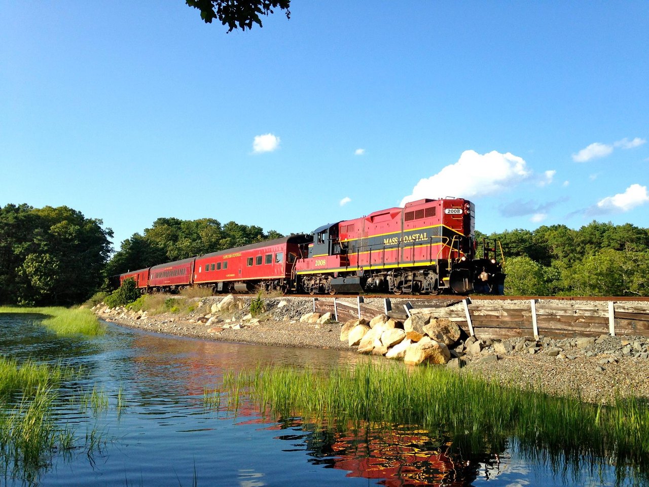 3 Incredible Scenic Train Rides In Massachusetts