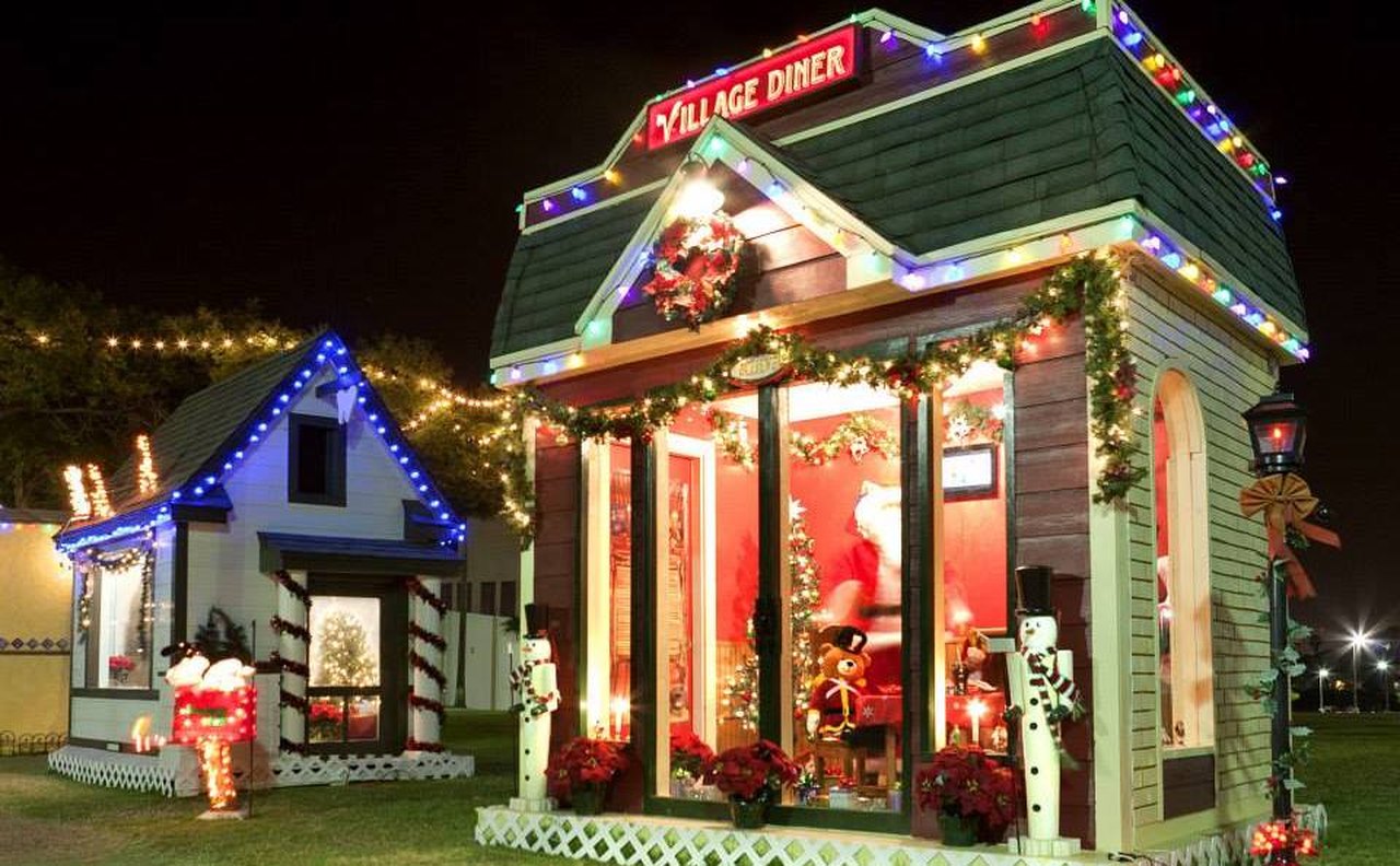 Brownsville Has A Christmas Village And It's One Of The Best Holiday Attractions In Texas