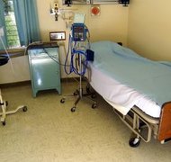 Thinkstock Images/Comstock/Getty Images A testator with a debilitating condition may make a valid will.