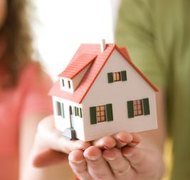 Jupiterimages/Photos.com/Getty Images Ohio determines real estate division based on equitable distribution principles.