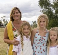 Darrin Klimek/Photodisc/Getty Images Mothers no longer automatically get sole custody in a divorce.