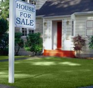Ryan McVay/Photodisc/Getty Images You don't have to sell your home first to be divorced.