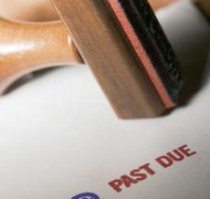 Jupiterimages/liquidlibrary/Getty Images Some creditors attempt to collect the deceased's debts from his family members.