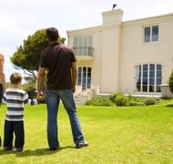 Jupiterimages/Pixland/Getty Images Real estate is often an asset put in a living trust.