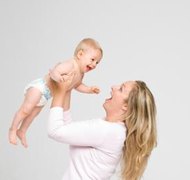 Jupiterimages/Photos.com/Getty Images A parent whose spouse is in jail can obtain sole custody.