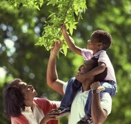 Jupiterimages/Photos.com/Getty Images Oregon encourages divorcing spouses to collaborate on custody issues.