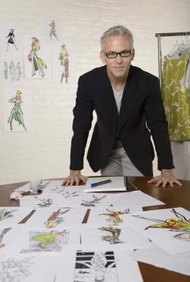 Jupiterimages/Comstock/Getty Images La disposición a aceptar comentarios es importante en un trabajo de diseño gráfico orientado al trabajo en equipo.