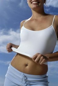 Pixland/Pixland/Getty Images Los puntos de venta de ropa al por menor propiedad del fabricante, son ejemplos de integración creciente.