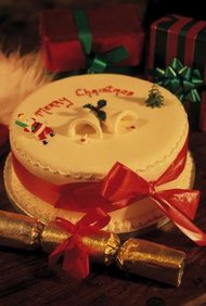 Stockbyte/Stockbyte/Getty Images Las dodas, aniversarios y celebraciones de las fiestas a menudo cuentan con tortas decoradas como el centro de atracción.