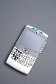 Jupiterimages/Photos.com/Getty Images Asegúrate de que el ROM árabe y la aplicación de desbloqueo sean compatibles con tu modelo de teléfono inteligente antes de usar cualquiera de ellos.