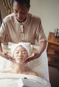 Steve Mason/Digital Vision/Getty Images La creación de nombres únicos para tu servicio de spa puede ayudar a construir una imagen y conciencia de marca.