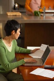 Jupiterimages/Photos.com/Getty Images An Illinois executor must pay the estate's final bills.