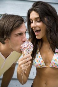 Jacqueline Veissid/Lifesize/Getty Images El negocio de los helados puede hacerse de distintas formas, desde carritos hasta camiones y tiendas.