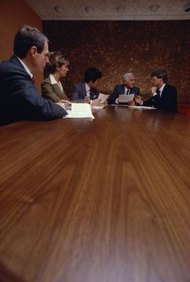 Jupiterimages/Photos.com/Getty Images El tipo de organización de negocios ayuda a determinar el alcance de la responsabilidad personal de sus propietarios.