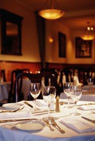 Thinkstock Images/Comstock/Getty Images Una encuesta de 2004 estimó que las ganancias antes de impuestos de un restaurante son de entre 4 y 7 por ciento.