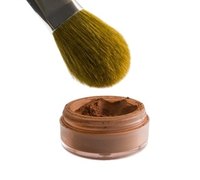 Reshape your face with makeup