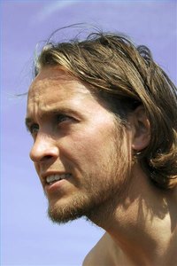 What Is a Natural Way to Remove Facial Hair?