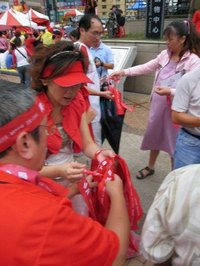 How Does Grassroots Marketing Work?