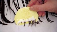 Removing Head Lice (Joanna Ibarra, Photographer, Wiki Commons)