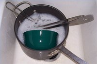 How Does Dishwashing Liquid Remove Oil?