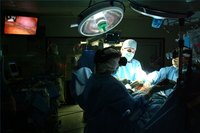 Minimally invasive surgical techniques, such as laparoscopy, can shorten recovery time.