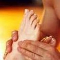 A foot massage is a good way to improve blood circulation in diabetic feet.