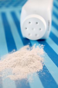 Baby powder is an excellent choice for chapped skin