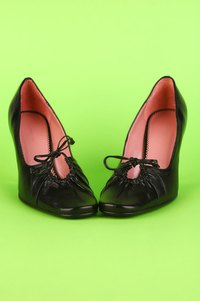 Prada shoes are in European sizes.