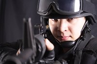 Wearing army tactical vests correctly may save your life.