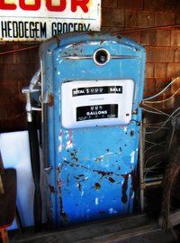 Vintage gas pumps can be expensive and hard to find, so why not make one?