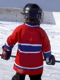 Feed your kids' hockey passion with craft activities.