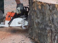 The chainsaw throttle is attached to the carburetor and regulates the fuel.