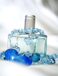 You can use the color of a perfume to highlight its other qualities.