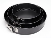 What are the dangers of scratched Teflon cookware?