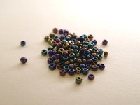 You can make wolf earrings using a pattern of woven seed beads.