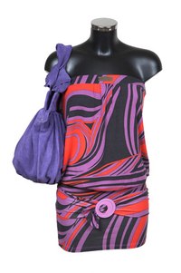 Casual strapless short dress.