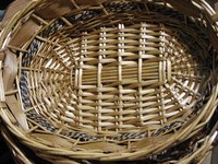 Lining an oval basket is a practical project.
