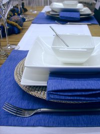 Organize entertaining games for your formal dinner party.