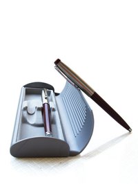 Ballpoint and rollerball pens look similar but provide different writing experiences.