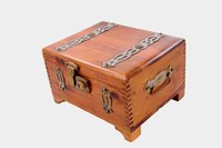 Reuse your old cigar box for a new craft project.