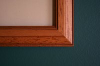 Shine or glare on picture frames reduces the visual quality of pictures.