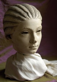 Sculpture that utulizes expressive lines
